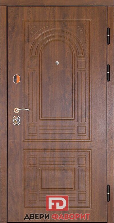 уличная металлическая дверь покрыта с двух сторон филенчатым мдф под дерево